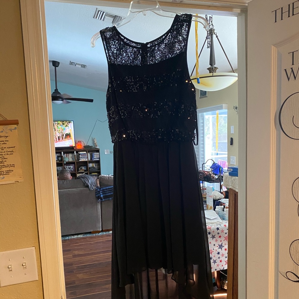 Black Sleeveless Formal Dress